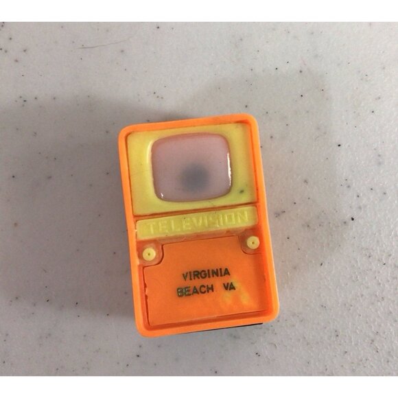 Vintage Virginia Beach Souvenir Viewer 8 Views Hong Kong - Picture 3 of 6